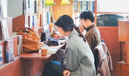 不仅是阅读空间，还是青年“活动场”、科技“体验场”、亲子“促进场”&mdash;&mdash;实体书店探索更多新业态