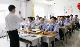 江苏宿迁八维职业教育：编织网络直播未来，启航职业新篇章